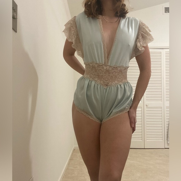 Lily of France romper - Picture 1 of 8